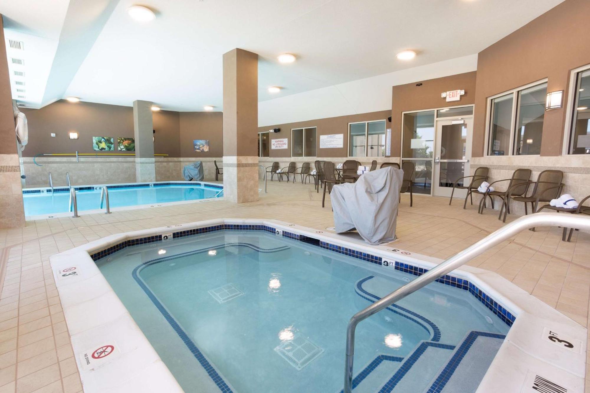 Drury Inn & Suites Бёрлингтон Экстерьер фото