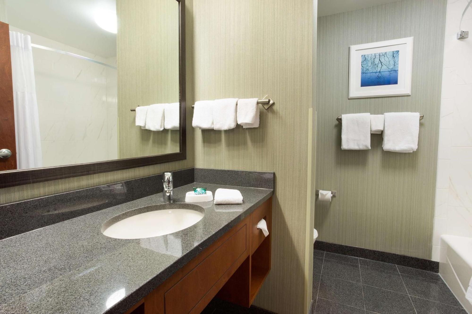 Drury Inn & Suites Бёрлингтон Экстерьер фото