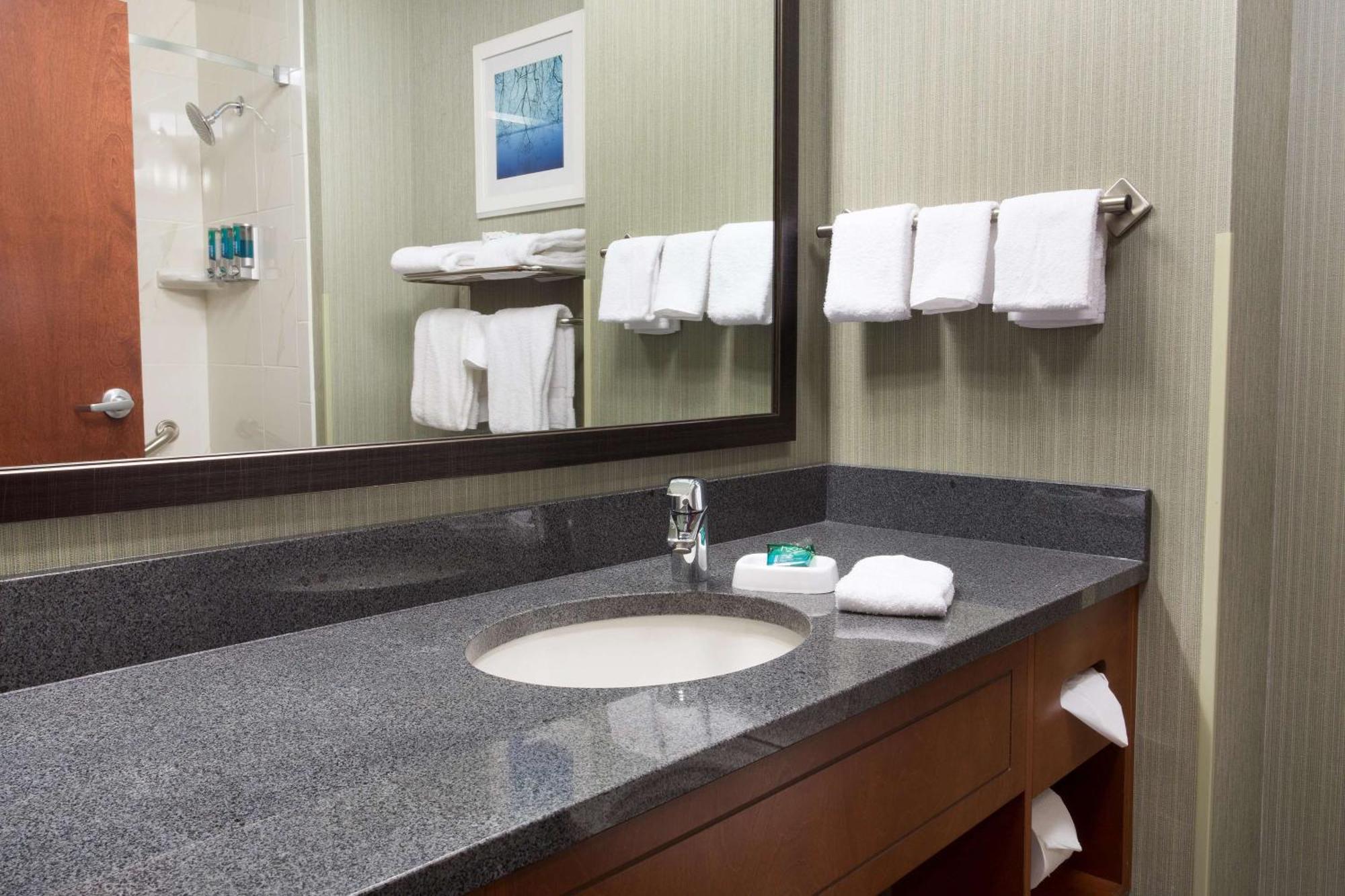 Drury Inn & Suites Бёрлингтон Экстерьер фото