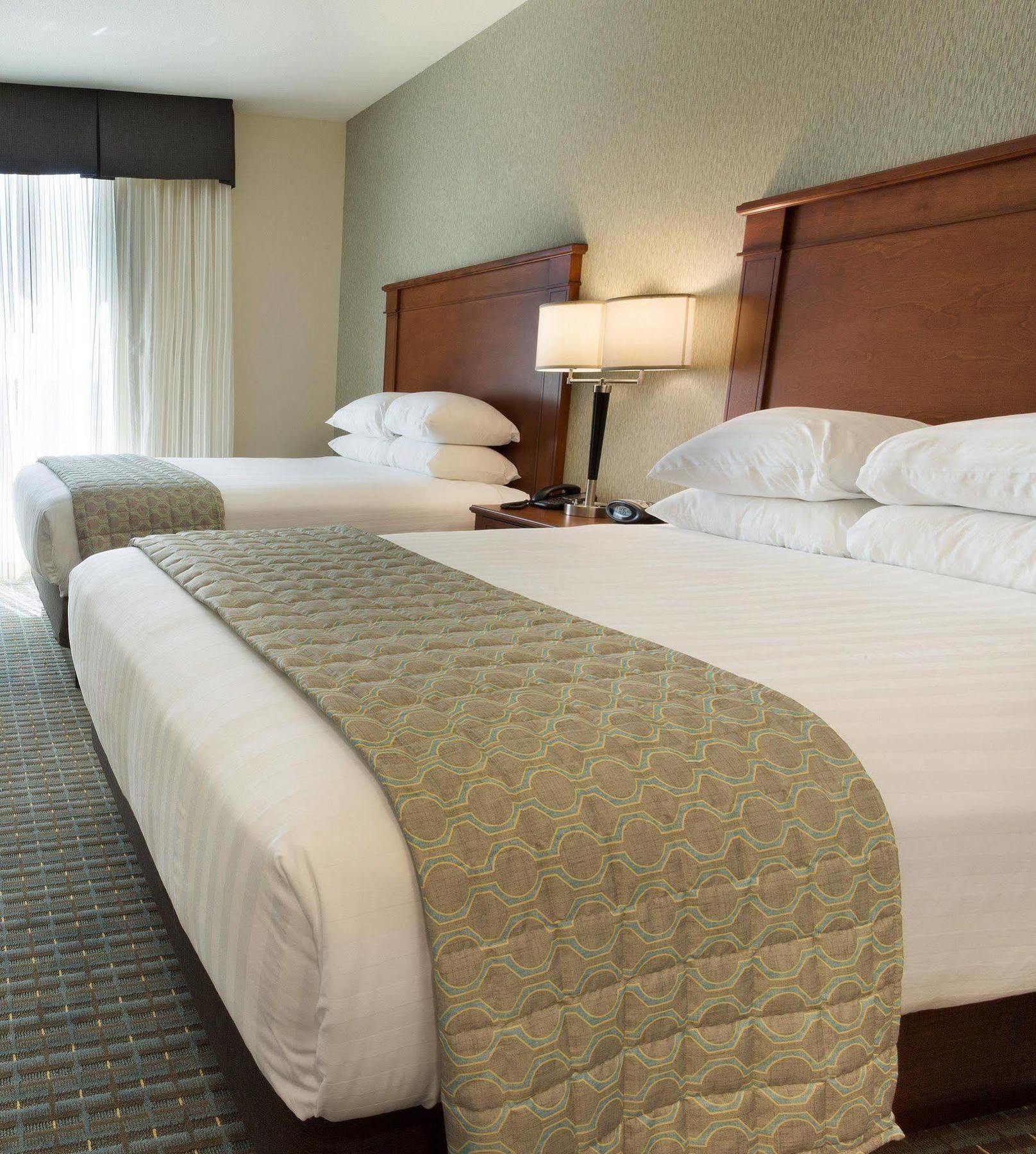Drury Inn & Suites Бёрлингтон Экстерьер фото